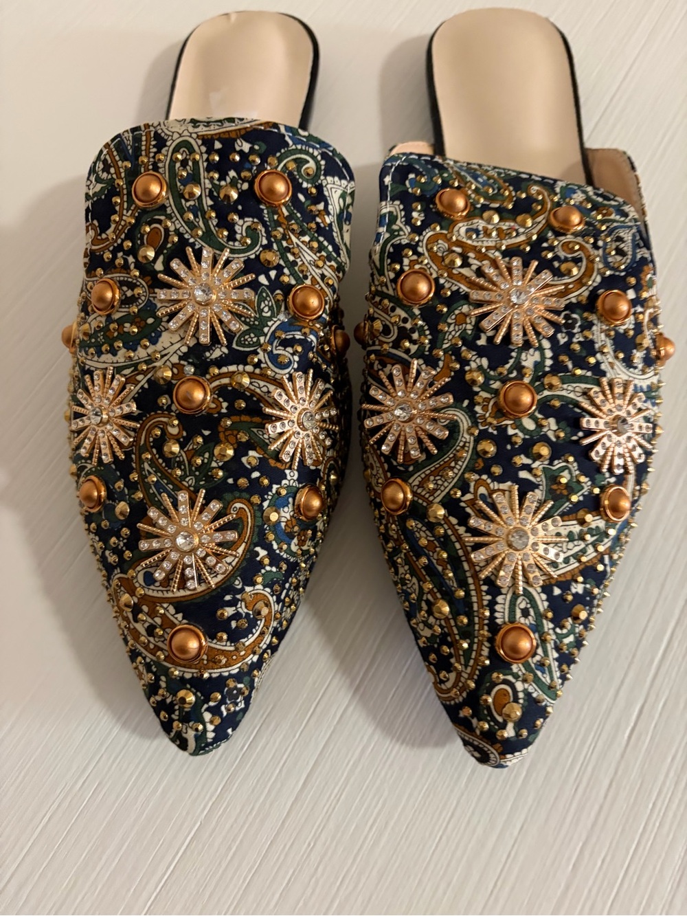 ✨⚜️NWOT ⚜️🌙Chic Embellished Pointed Toe Slip-On Mules with Gold Hardware ⚜️✨ - Picture 6 of 10